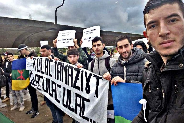 « Ulac taɛrabt m ulac tamaziɣt ! »