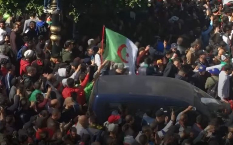 Am win yettrajun tafsut di tneẓruft