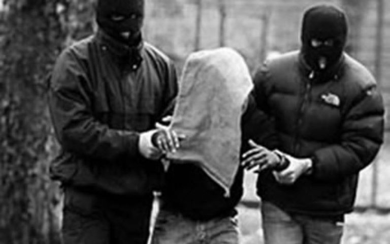 At Zmenzer : Kidnapping d'un investisseur par des terroristes