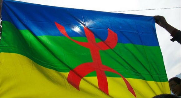 Le drapeau Kabyle seul interdit dans les stades algériens