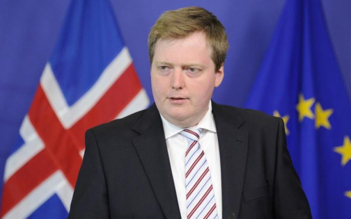Suite à la pression populaire, le Premier ministre islandais démissionne de son poste