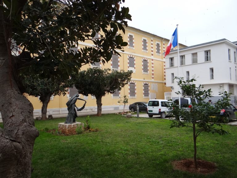 Le consulat de France à Alger résilie son contrat avec TLS Contact