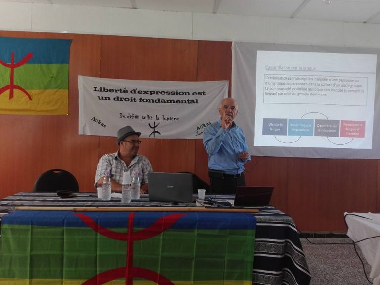 Hocine Toulait au café littéraire d'Aokas