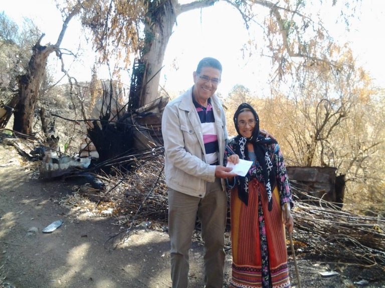 A l’initiative du fondateur d’Axxam n tmusni : Solidarité avec les victimes des incendies à Ath Yahia Moussa
