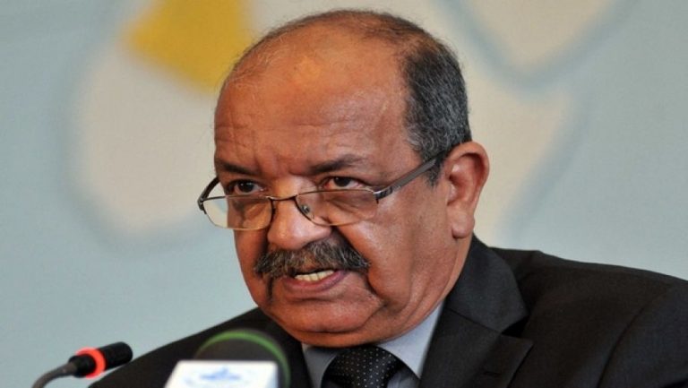 Messahel critiqué, même, par les clans du régime