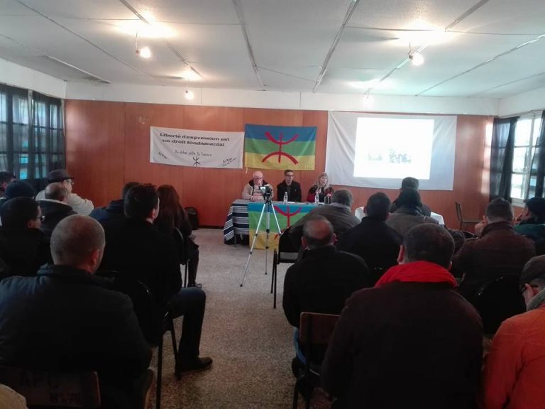 Une française anime une conférence sur le cinéma kabyle à Aokas