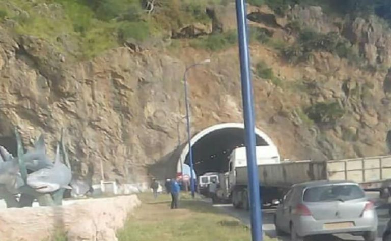 Blocage de route à Aokas