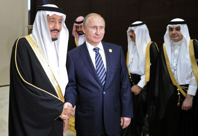 Vladimir Poutine avec le roi saoudien Salmane ben Abdelaziz Al Saoud