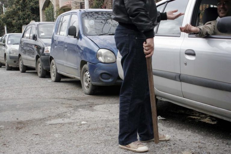 Tizi Ouzou: les parkings illégaux sont gérés par des éléments des services de sécurité