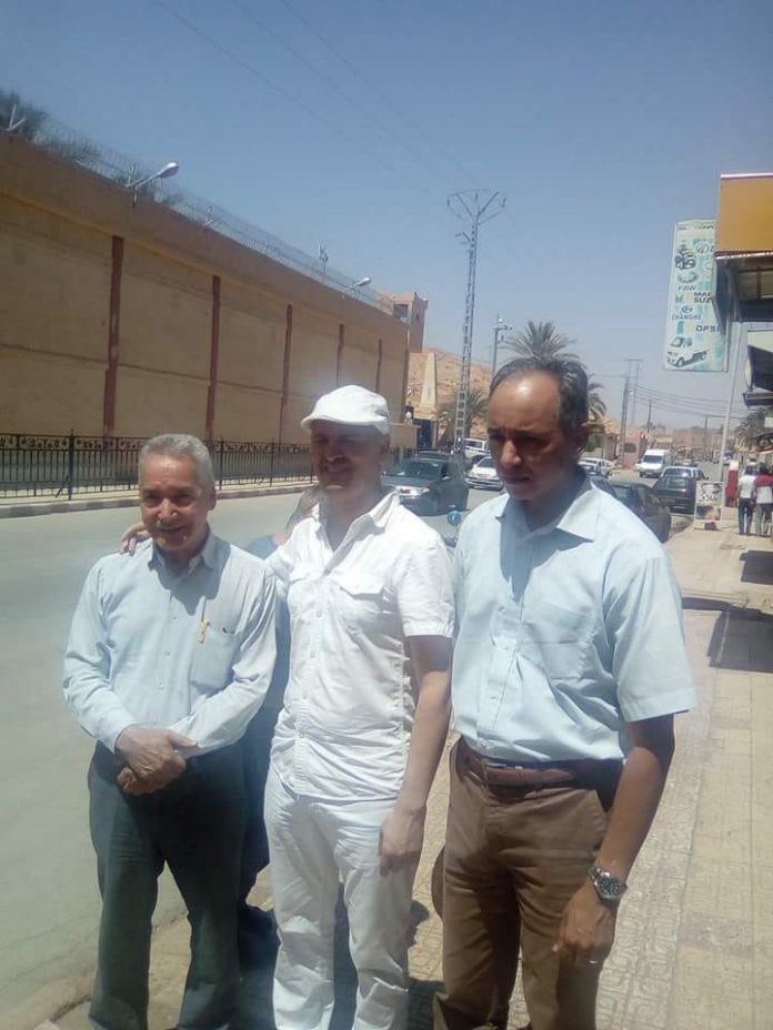 Salim Yezza à sa sortie de prison avec ses avocats