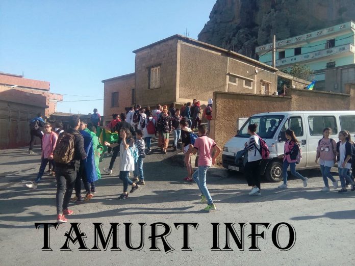 Agouini Gueghrane marche des Ecoliers kabyles pour tamazight 22-10-2018 DR Tamurt