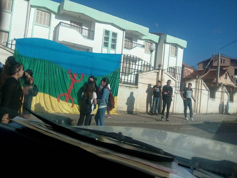Les Lycéens Iwadyen (Ouadhia) en Kabylie DR Tamurt