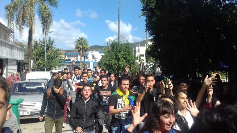 Boghni, marche des ecoliers en Kabylie 24 10 2018