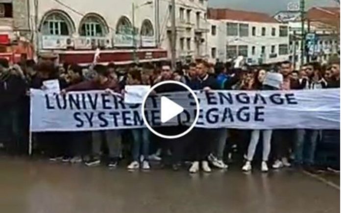 Manifestation d'étudiants à Tizi Ouzou