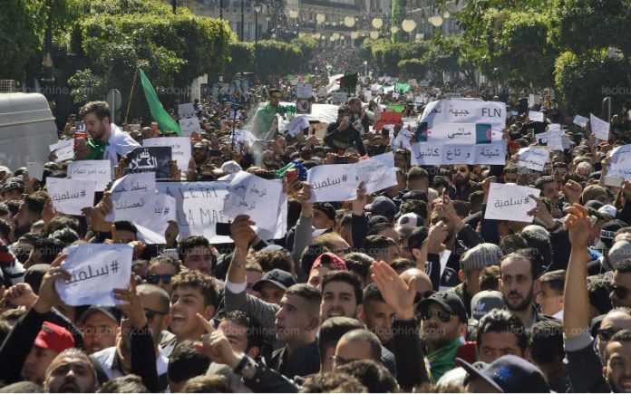 Manifestation contre le systeme en Algerie