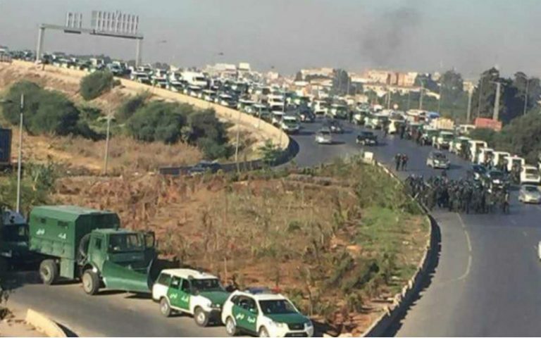 Les Kabyles chassés d'Alger