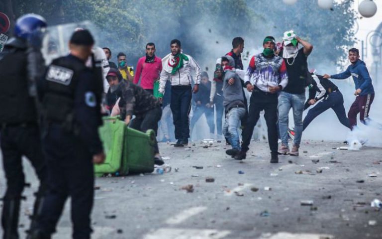 Alger, manif anti systeme, cène de violence , ,vendredi 12 avril 2019