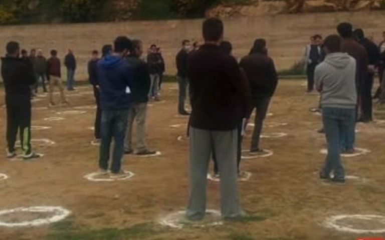Kabylie, respect de la distance pour lutter contre COVID-19