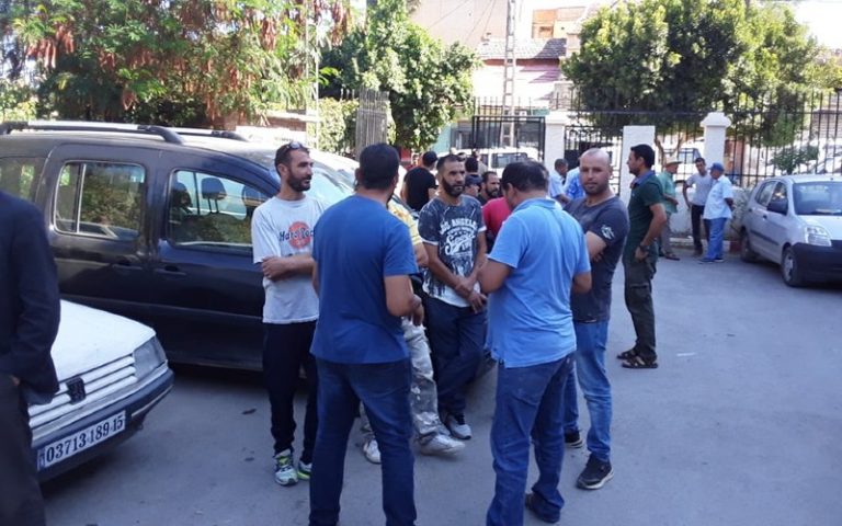 Les délégués d'issakrene devant la mairie de Boghni