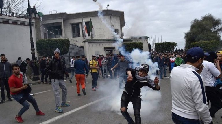 Affrontements-entre-des-manifestants-et-la-police