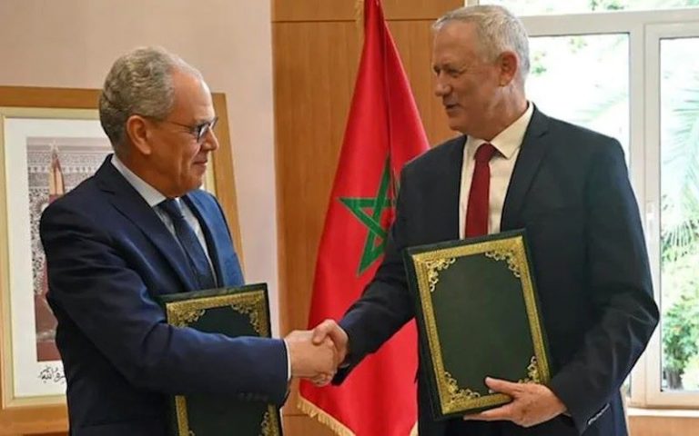 Le-ministre-israelien-de-la-Defense-Benny-Gantz-avec-le-ministre-marocain-de-lAdministration-et-de-la-defence-Abdellatif-Loudiyi