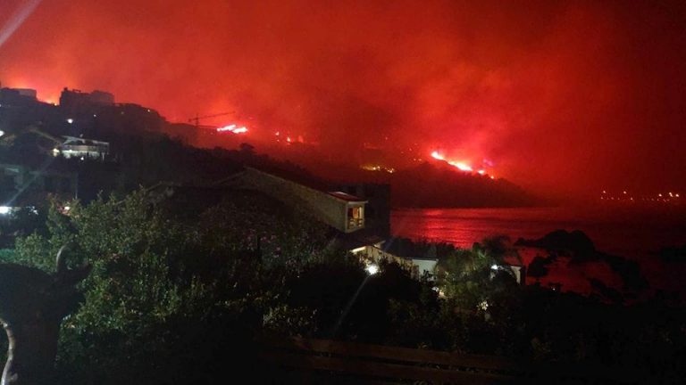 Incendie à l'Ouest de Vgayet
