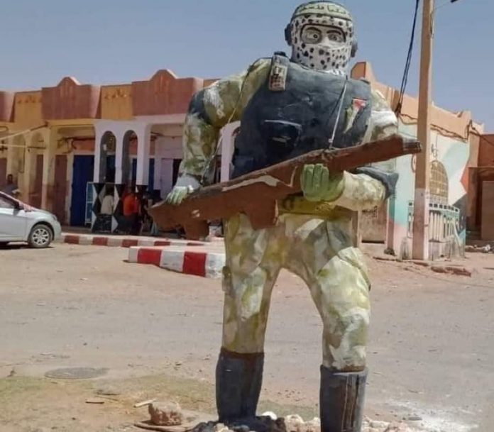 Une statue d'un terroriste du Mahas à Ghardaia