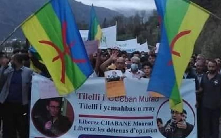 Lors d'une marche organisée à Aokas pour exiger la libération de Mourad Chabane