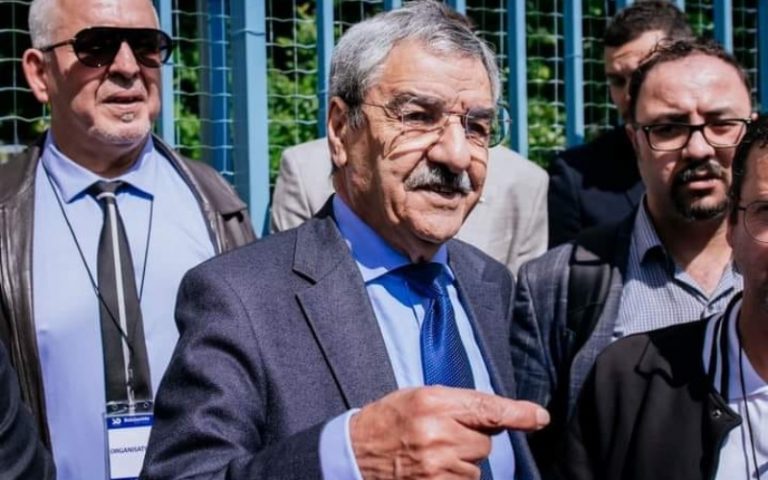 Said Sadi devant la salle de la CFDT, Paris