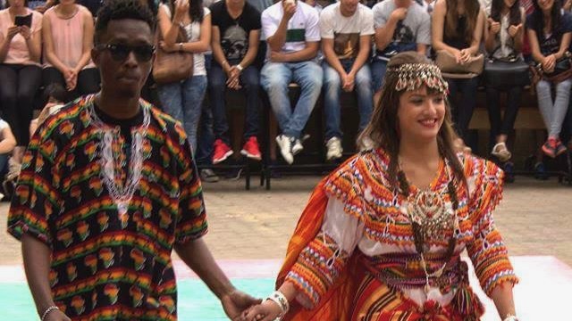 Défilé de mode à Tizi Ouzou. Non au racisme!
