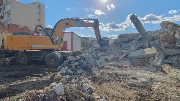 Démolition des constructions illicites de la plage Ath Mendi Démolition des constructions illicites de la plage Ath Mendi