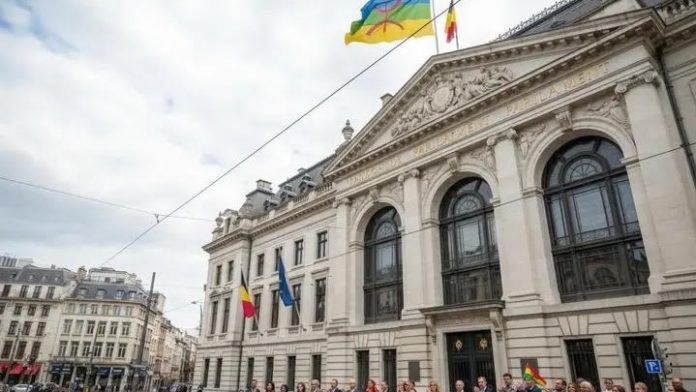 Le drapeau amazigh flotte sur le Parlement belge