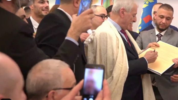 Proclamation unilatéral de la Kabylie par le président du MAK Ferhat Mehenii, Paris, le 14.12.2025 Proclamation unilatéral de la Kabylie par le président du MAK Ferhat Mehenii, Paris, le 14.12.2025