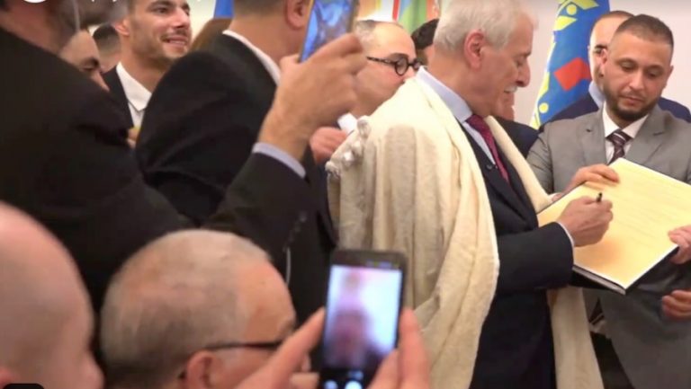 Proclamation unilatéral de la Kabylie par le président du MAK Ferhat Mehenii, Paris, le 14.12.2025