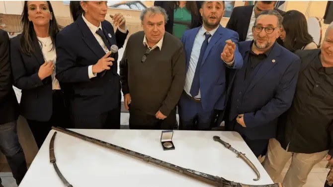 L’Algérie récupérera l’épée de la reddition de l’Émir Abdelkader